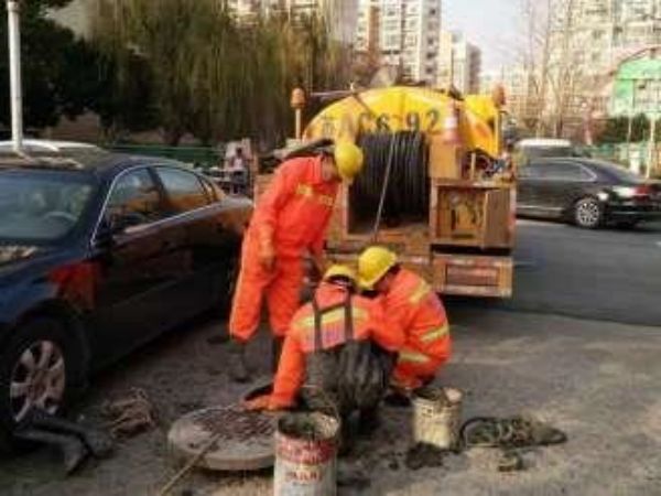 专业疏通管道高压清洗（大型管道疏通清洗设备）